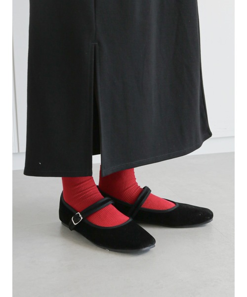 ehka sopo(エヘカソポ)の「ベロアストラップシューズ(その他シューズ・レディース・ブラック/マスタード/パープル・MEDIUM/LARGE)」の2枚目の写真