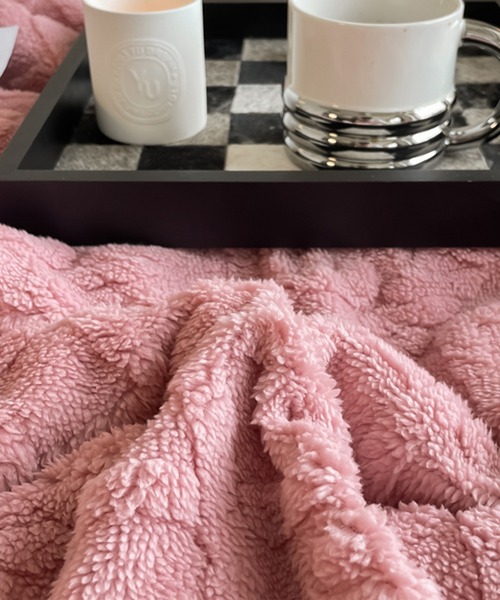 aimoha（アイモハ）の「【100x150cm】ケーブル編み風大判サイズモコモコブランケット毛布 (AW)（ブランケット・レディース・ブルー/チョコ/イエロー/グリーン/パープル/ピンク/ベージュ/オフホワイト/ダークグレー・FREE）」の19枚目の写真