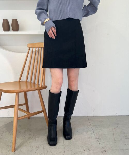 MAJESTIC LEGON（マジェスティックレゴン）の「フェイクスエードミニスカート（スカート・レディース・ブラック/ブラウン/アイボリー・MEDIUM）」の2枚目の写真