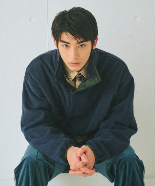 WHIMSIC（ウィムジック）の「【UNISEX】マイクロフリーススナップTEE（Tシャツ/カットソー・メンズ・ベージュ/パープル/ネイビー/ブラック・FREE）」の5枚目の写真