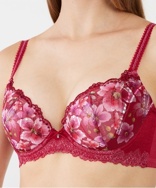 Triumph（トリンプ）の「天使のブラ スリムライン555 ブラジャー【D,E,Fカップ】TR555 WHU（ブラジャー・レディース・グレー/レッド/ブラック・D65/D70/D75/E65/E70/E75/F70/F75/D80/D85/D90/D95/E80/E85/E90/E95/F65/F80）」の11枚目の写真