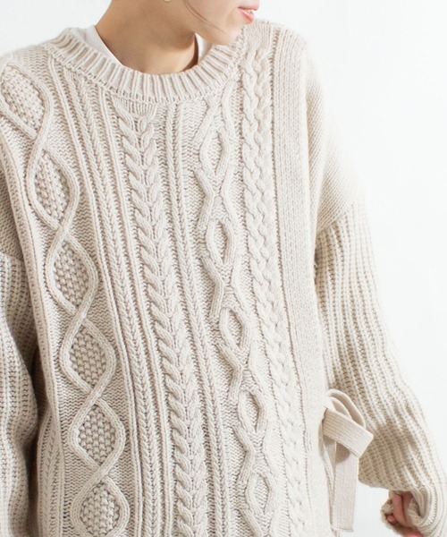 ALL ORDINARIES（オールオーディナリーズ）の「フロント重ね紐付ケーブルニットプルオーバー（ニット/セーター・レディース・オフホワイト/チャコールグレー・FREE）」の8枚目の写真