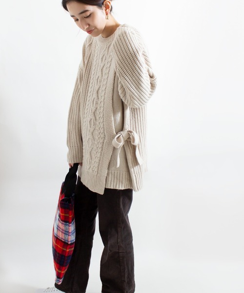 ALL ORDINARIES（オールオーディナリーズ）の「フロント重ね紐付ケーブルニットプルオーバー（ニット/セーター・レディース・オフホワイト/チャコールグレー・FREE）」の5枚目の写真