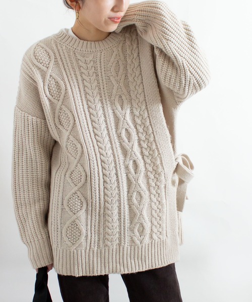 ALL ORDINARIES（オールオーディナリーズ）の「フロント重ね紐付ケーブルニットプルオーバー（ニット/セーター・レディース・オフホワイト/チャコールグレー・FREE）」の4枚目の写真