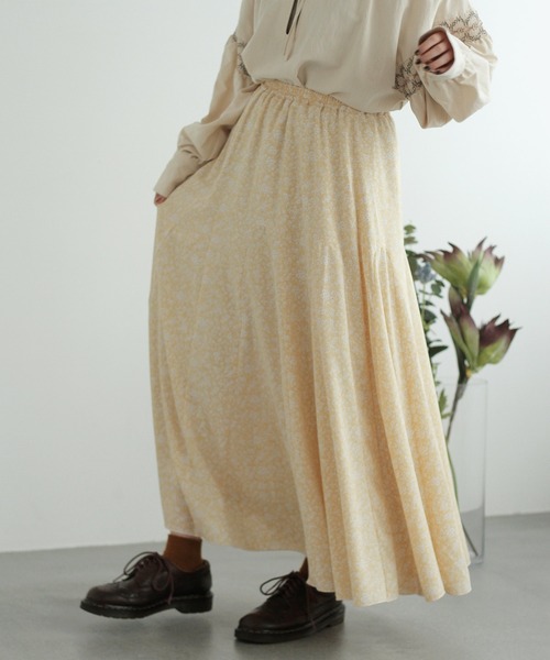 Crisp（クリスプ）の「フラワーヘムフレアスカート（スカート・レディース・イエロー/ブルー・FREE）」の2枚目の写真