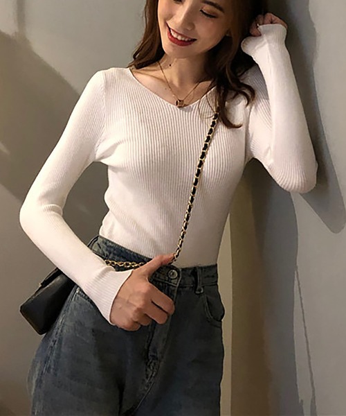 NinaetLina（ニナエリナ）の「Vネックタイトリブニットソー（ニット/セーター・レディース・ブラック/グレー/ベージュ/ブラウン/ホワイト/ピンク/モカ・FREE）」の2枚目の写真