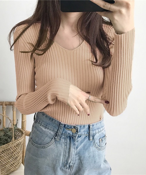 NinaetLina（ニナエリナ）の「Vネックタイトリブニットソー（ニット/セーター・レディース・ブラック/グレー/ベージュ/ブラウン/ホワイト/ピンク/モカ・FREE）」の5枚目の写真