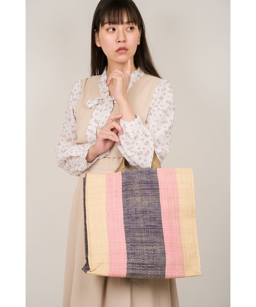 Le Voyage en Panier(ルヴォヤージュアンパニエ)の「【Le voyage en panier/ルヴォヤージュアンパニエ】かごバッグ ラフィア(トートバッグ・レディース・ブラック×ピンク/ブラック×ベージュ・FREE)」の9枚目の写真