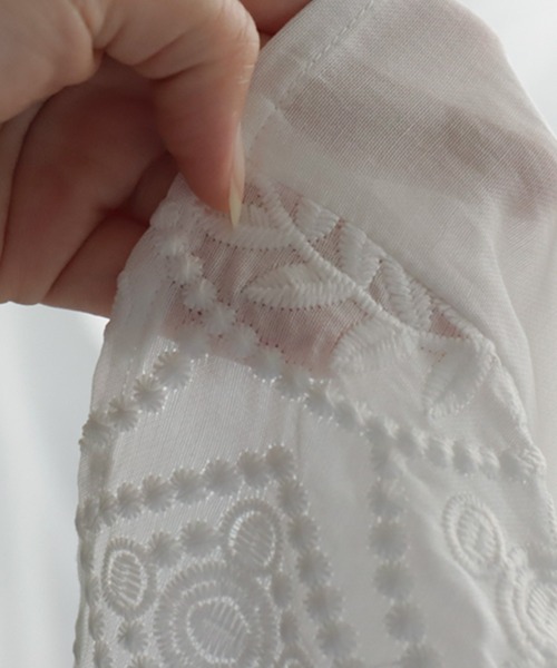 antiqua(アンティカ)の「バンドカラー刺繍デザインシャツ(シャツ/ブラウス・レディース・ブラック/オフホワイト・FREE)」の17枚目の写真