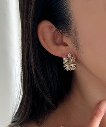 スパークリングフラワーピアス