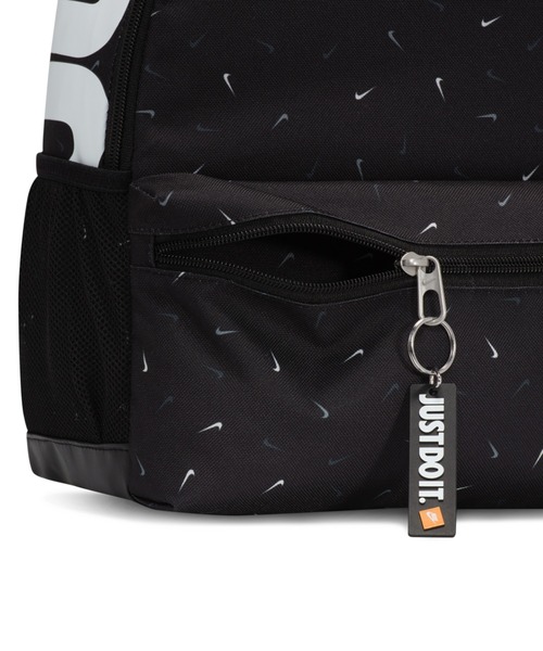 NIKE(ナイキ)の「ナイキ ブラジリア JDI キッズ ミニ バックパック (11L) / Nike Brasilia JDIKids' Mini Backpack (11L)(バックパック/リュック・キッズ・ピンク/ブラック/エメラルド・ONE SIZE)」の8枚目の写真