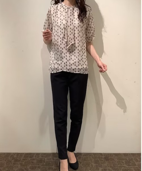 TOKYO SHIRTS(トウキョウシャツ)の「スタンドカラー 半袖ブラウス(シャツ/ブラウス・レディース・ネイビー/ホワイト/ライトイエロー・M/L)」の4枚目の写真