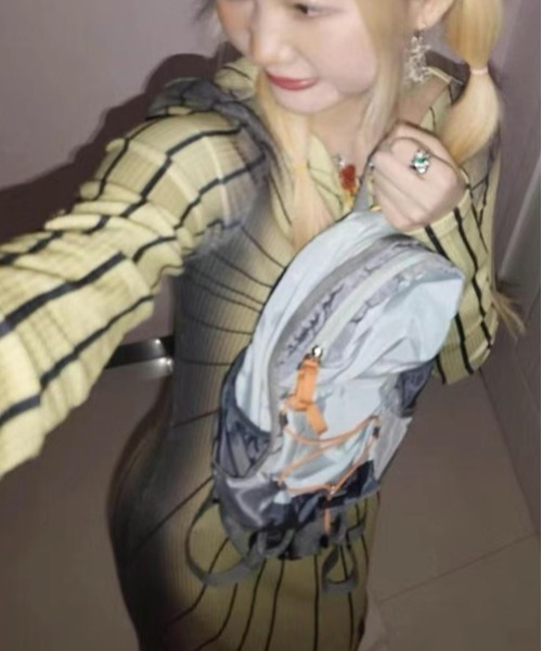 ROOPTOKYO（ループトウキョウ）の「COLOR MINI BACKPACK/カラーミニバックパック（バックパック/リュック・レディース・クリーム/グレー/パープル・ONE SIZE）」の5枚目の写真