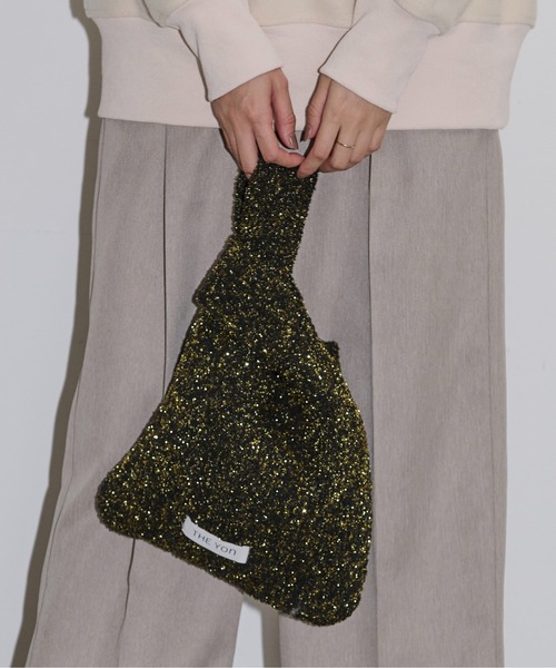 THE YOn（ザヨン）の「グリッターシャギーニットミニバッグ（ハンドバッグ・レディース・シルバー/ブラック/ブラック×ゴールド/ホワイト×ゴールド・FREE）」の4枚目の写真