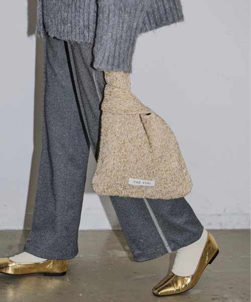 THE YOn（ザヨン）の「グリッターシャギーニットミニバッグ（ハンドバッグ・レディース・シルバー/ブラック/ブラック×ゴールド/ホワイト×ゴールド・FREE）」の2枚目の写真