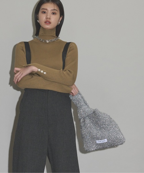 THE YOn（ザヨン）の「グリッターシャギーニットミニバッグ（ハンドバッグ・レディース・シルバー/ブラック/ブラック×ゴールド/ホワイト×ゴールド・FREE）」の9枚目の写真