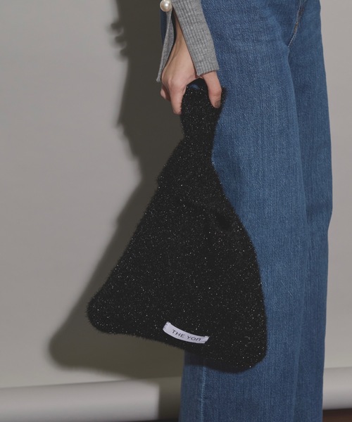 THE YOn（ザヨン）の「グリッターシャギーニットミニバッグ（ハンドバッグ・レディース・シルバー/ブラック/ブラック×ゴールド/ホワイト×ゴールド・FREE）」の18枚目の写真