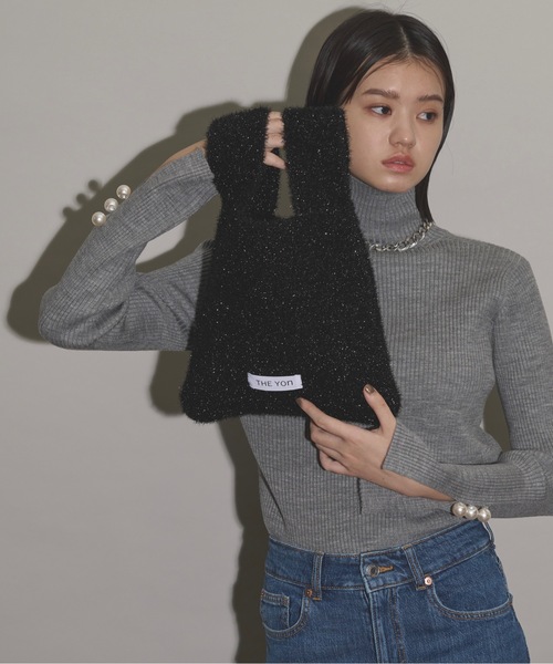 THE YOn（ザヨン）の「グリッターシャギーニットミニバッグ（ハンドバッグ・レディース・シルバー/ブラック/ブラック×ゴールド/ホワイト×ゴールド・FREE）」の16枚目の写真