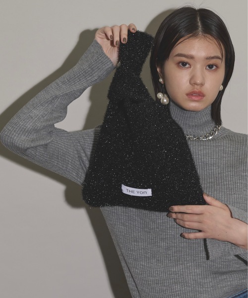 THE YOn（ザヨン）の「グリッターシャギーニットミニバッグ（ハンドバッグ・レディース・シルバー/ブラック/ブラック×ゴールド/ホワイト×ゴールド・FREE）」の17枚目の写真