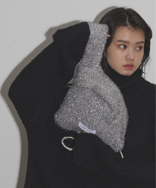 THE YOn（ザヨン）の「グリッターシャギーニットミニバッグ（ハンドバッグ・レディース・シルバー/ブラック/ブラック×ゴールド/ホワイト×ゴールド・FREE）」の14枚目の写真