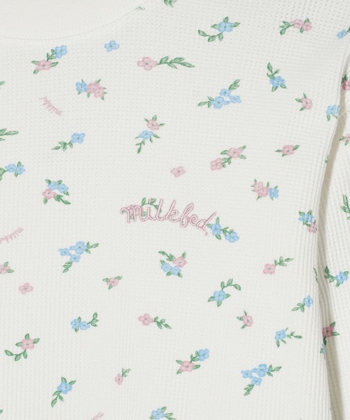 MILKFED.（ミルクフェド）の「FLORAL PATTERN WAFFLE L/S TOP（Tシャツ/カットソー・レディース・アッシュ/ホワイト・ONE SIZE）」の7枚目の写真