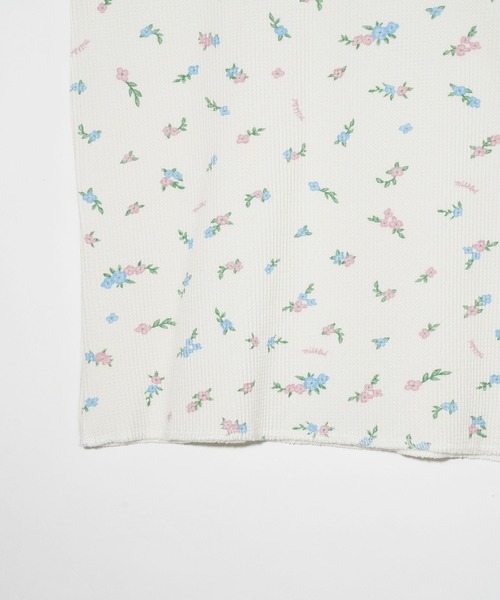 MILKFED.（ミルクフェド）の「FLORAL PATTERN WAFFLE L/S TOP（Tシャツ/カットソー・レディース・アッシュ/ホワイト・ONE SIZE）」の9枚目の写真