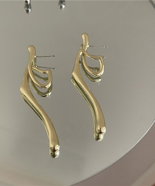 LYEON(リヨン)の「ドローイングロングピアス(ピアス(両耳用)・レディース・ゴールド/シルバー・FREE)」の4枚目の写真