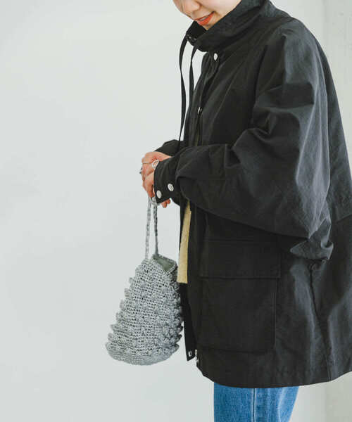 ITEMS URBANRESEARCH(アイテムズ アーバンリサーチ)の「ドルマンスタンドジャケット(ナイロンジャケット・レディース・ベージュ/ブラック・FREE)」の16枚目の写真