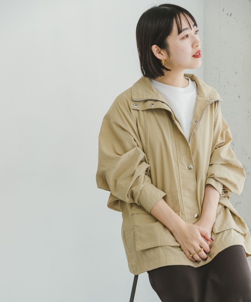 ITEMS URBANRESEARCH(アイテムズ アーバンリサーチ)の「ドルマンスタンドジャケット(ナイロンジャケット・レディース・ベージュ/ブラック・FREE)」の11枚目の写真