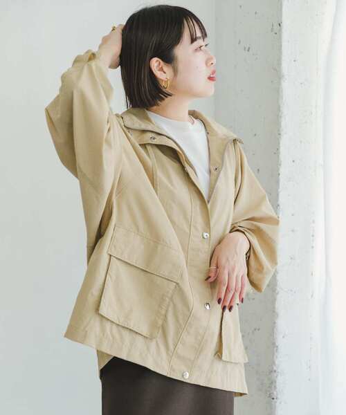 ITEMS URBANRESEARCH(アイテムズ アーバンリサーチ)の「ドルマンスタンドジャケット(ナイロンジャケット・レディース・ベージュ/ブラック・FREE)」の13枚目の写真