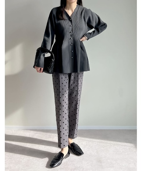 Re:EDIT（リエディ）の「[2026S/S COLLECTION][新色追加]スポンジニットペプラムカーディガン（カーディガン/ボレロ・レディース・ブラック/グレー/ホワイト/ブラウン/レッド・MEDIUM/LARGE）」の12枚目の写真