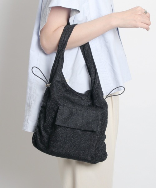 MAISON mou(メゾンムー)の「【recomend selection/セレクト】サイドギャザーワンハンドルバッグ(トートバッグ・レディース・オフホワイト/ブラック・FREE)」の2枚目の写真