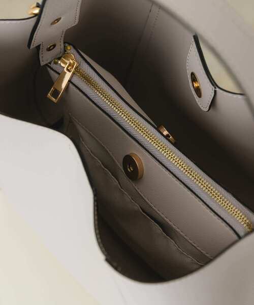 RODE SKO（ロデスコ）の「ワンハンドルトートバッグ（トートバッグ・レディース・オフホワイト/ブラック・ONE）」の11枚目の写真