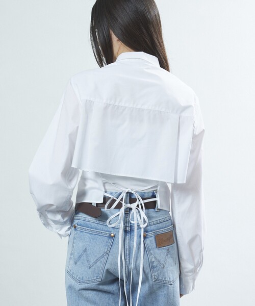 Firsthand（ファーストハンド）の「Firsthand/ファーストハンド バックオープンリボンシャツ / クロップ丈シャツ（シャツ/ブラウス・レディース・その他13/キャメル/ホワイト・ﾌﾘ-）」の2枚目の写真