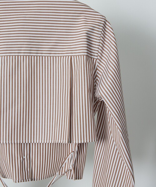 Firsthand（ファーストハンド）の「Firsthand/ファーストハンド バックオープンリボンシャツ / クロップ丈シャツ（シャツ/ブラウス・レディース・その他13/キャメル/ホワイト・ﾌﾘ-）」の5枚目の写真