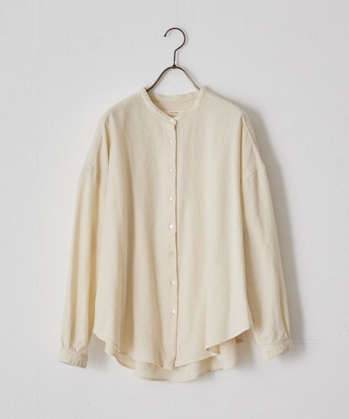 IKKUNA（イクナ）の「gathered blouse Ⅱ（シャツ/ブラウス・レディース・チャコールグレー/ネイビー/キナリ・1）」の2枚目の写真