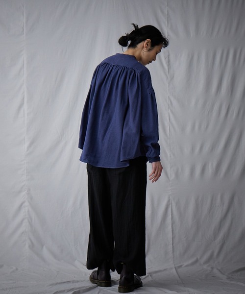 IKKUNA（イクナ）の「gathered blouse Ⅱ（シャツ/ブラウス・レディース・チャコールグレー/ネイビー/キナリ・1）」の8枚目の写真
