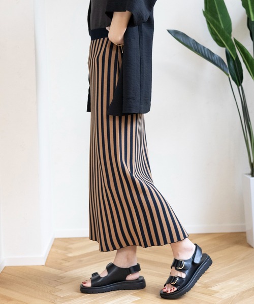 LEPSIM（レプシィム）の「14ゲージアソートニットナロースカート 　987470（スカート・レディース・ブルー/ブラック/ホワイト×ブラック/グリーン系その他/ブラウン系その他/ベージュ・TALL/FREE）」の21枚目の写真