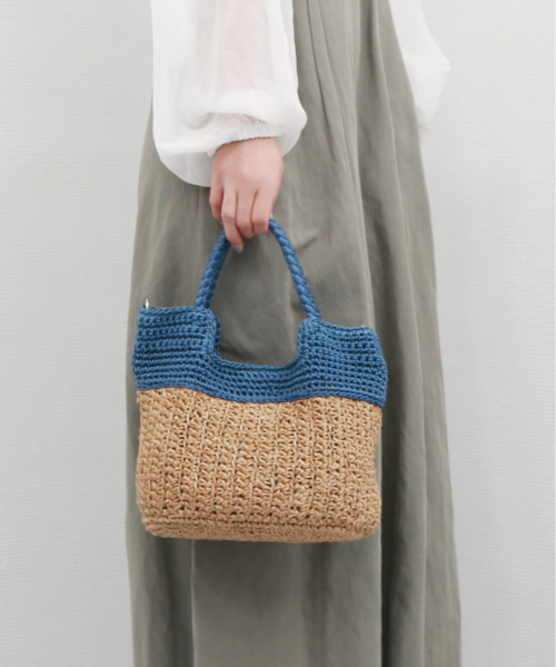 cache cache（カシュ カシュ）の「カシュカシュ cachecache / 切り替え編みクロッシェ2wayミニトート（かごバッグ・レディース・ブルー/ブラック/グリーン/オレンジ/ベージュ・FREE）」の4枚目の写真