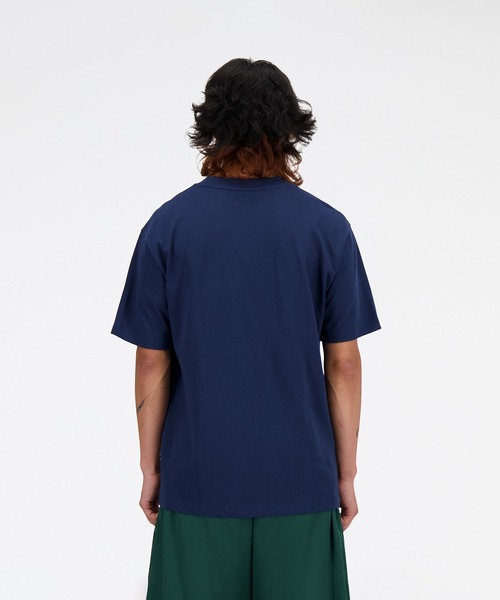 NEW BALANCE（ニューバランス）の「Athletics Basketball Style リラックス ショートスリーブTシャツ（Tシャツ/カットソー・メンズ・オフホワイト/ネイビー・SMALL/MEDIUM/LARGE/X-LARGE/XX-LARGE）」の3枚目の写真