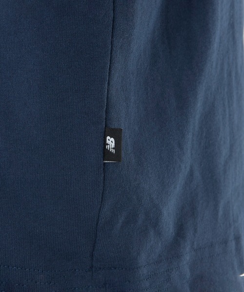 NEW BALANCE（ニューバランス）の「Athletics Basketball Style リラックス ショートスリーブTシャツ（Tシャツ/カットソー・メンズ・オフホワイト/ネイビー・SMALL/MEDIUM/LARGE/X-LARGE/XX-LARGE）」の4枚目の写真