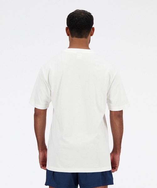 NEW BALANCE（ニューバランス）の「Athletics Basketball Style リラックス ショートスリーブTシャツ（Tシャツ/カットソー・メンズ・オフホワイト/ネイビー・SMALL/MEDIUM/LARGE/X-LARGE/XX-LARGE）」の12枚目の写真