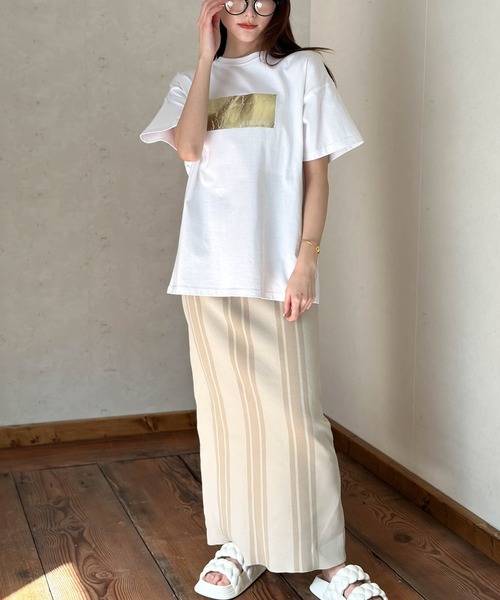 Per sist ence(パーシエンス)の「綿天竺オーバーサイズ箔プリントTシャツ(Tシャツ/カットソー・レディース・ホワイト×ゴールド/ホワイト×シルバー/ブラック×シルバー/ブラック×ゴールド/ホワイト×ピンク・FREE)」の11枚目の写真