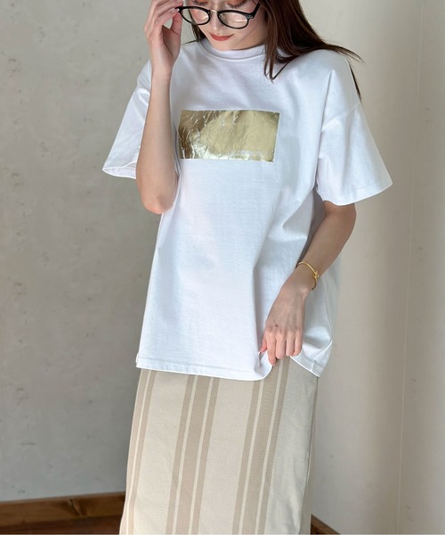 Per sist ence(パーシエンス)の「綿天竺オーバーサイズ箔プリントTシャツ(Tシャツ/カットソー・レディース・ホワイト×ゴールド/ホワイト×シルバー/ブラック×シルバー/ブラック×ゴールド/ホワイト×ピンク・FREE)」の12枚目の写真