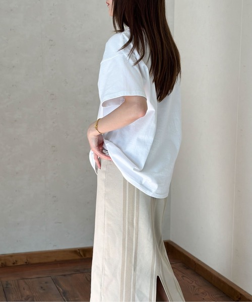 Per sist ence(パーシエンス)の「綿天竺オーバーサイズ箔プリントTシャツ(Tシャツ/カットソー・レディース・ホワイト×ゴールド/ホワイト×シルバー/ブラック×シルバー/ブラック×ゴールド/ホワイト×ピンク・FREE)」の13枚目の写真