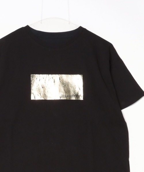 Per sist ence(パーシエンス)の「綿天竺オーバーサイズ箔プリントTシャツ(Tシャツ/カットソー・レディース・ホワイト×ゴールド/ホワイト×シルバー/ブラック×シルバー/ブラック×ゴールド/ホワイト×ピンク・FREE)」の6枚目の写真