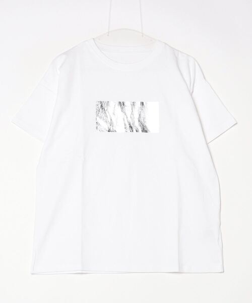 Per sist ence(パーシエンス)の「綿天竺オーバーサイズ箔プリントTシャツ(Tシャツ/カットソー・レディース・ホワイト×ゴールド/ホワイト×シルバー/ブラック×シルバー/ブラック×ゴールド/ホワイト×ピンク・FREE)」の9枚目の写真