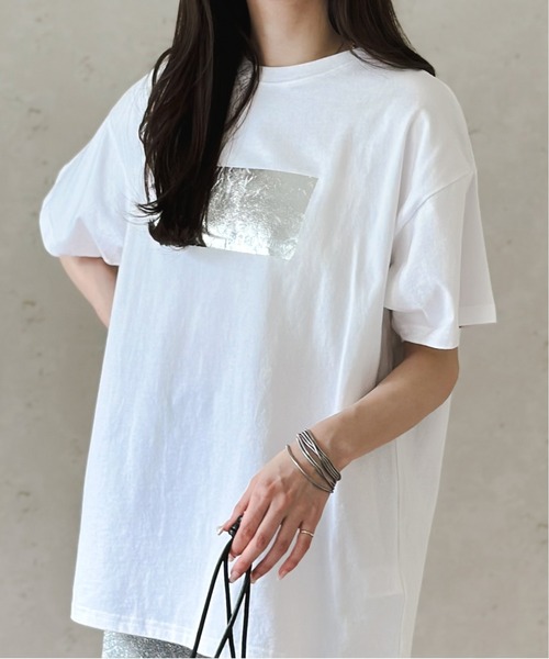 Per sist ence(パーシエンス)の「綿天竺オーバーサイズ箔プリントTシャツ(Tシャツ/カットソー・レディース・ホワイト×ゴールド/ホワイト×シルバー/ブラック×シルバー/ブラック×ゴールド/ホワイト×ピンク・FREE)」の19枚目の写真