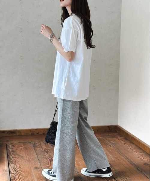 Per sist ence(パーシエンス)の「綿天竺オーバーサイズ箔プリントTシャツ(Tシャツ/カットソー・レディース・ホワイト×ゴールド/ホワイト×シルバー/ブラック×シルバー/ブラック×ゴールド/ホワイト×ピンク・FREE)」の16枚目の写真