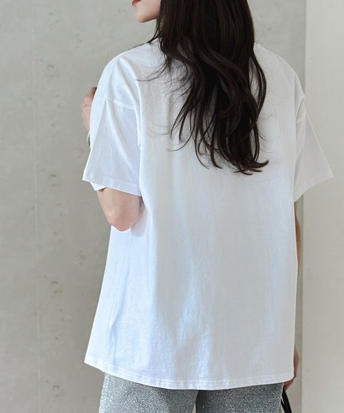Per sist ence(パーシエンス)の「綿天竺オーバーサイズ箔プリントTシャツ(Tシャツ/カットソー・レディース・ホワイト×ゴールド/ホワイト×シルバー/ブラック×シルバー/ブラック×ゴールド/ホワイト×ピンク・FREE)」の15枚目の写真